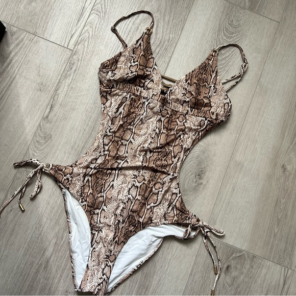 Snake print swimsuit - Picture 7 of 7